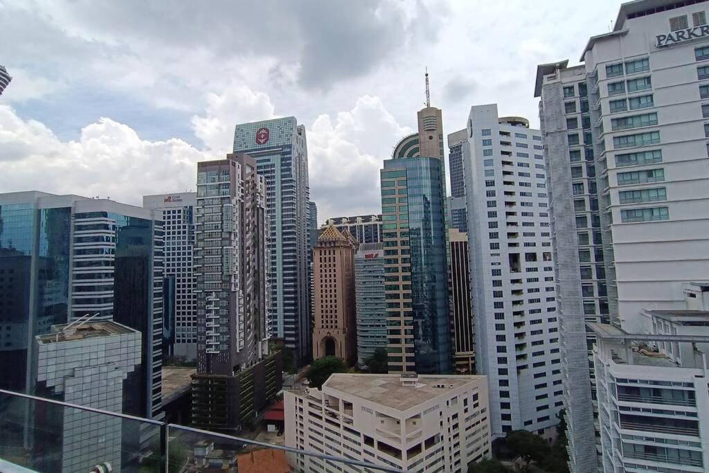 A05 Bukit Ceylon Kl Tower View Balcony Apartment Kuala Lumpur Exterior photo