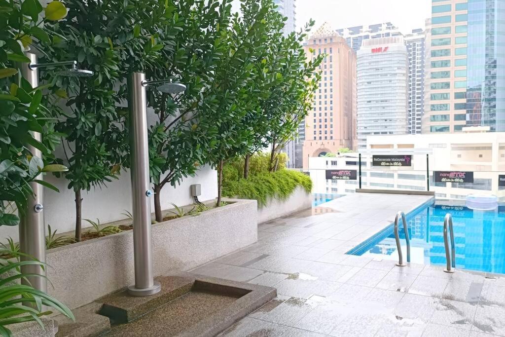 A05 Bukit Ceylon Kl Tower View Balcony Apartment Kuala Lumpur Exterior photo